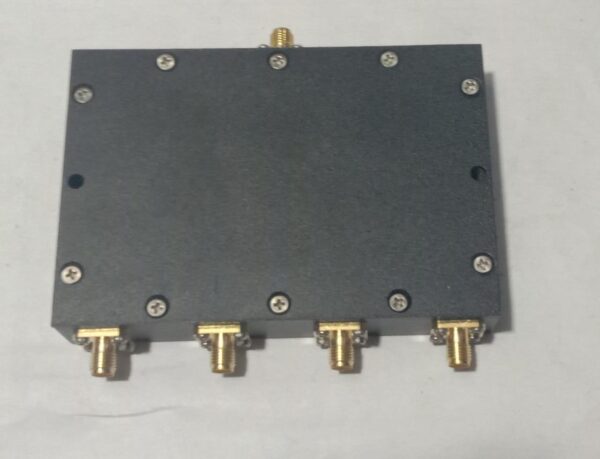 4 WAY SMA F MICROSTRIP SPLITTER 698-2700 MHZ - Image 2